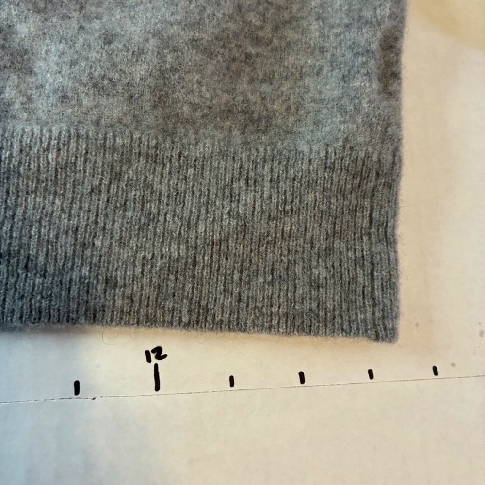Quince Womens 100% Cashmere Crew Neck Sweater Heather Gray Luxury Medium Cozy - Picture 12 of 12